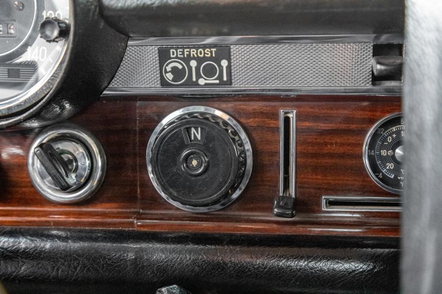 Детали интерьера Mercedes-Benz 600 (W100) 1968 года  (NA) (фото 105 из 149)